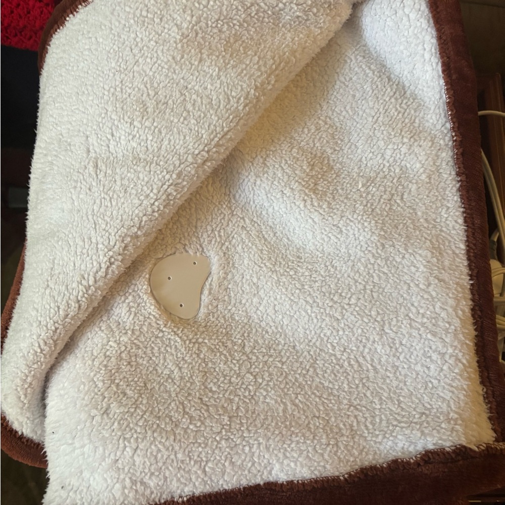 intritek  Electric Throw Blanket - Picture 6 of 6